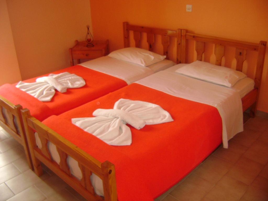 Adonis Beach Hotel Heraklion  Екстер'єр фото