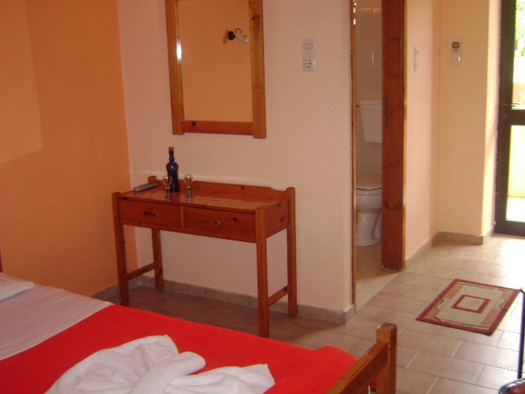 Adonis Beach Hotel Heraklion  Екстер'єр фото