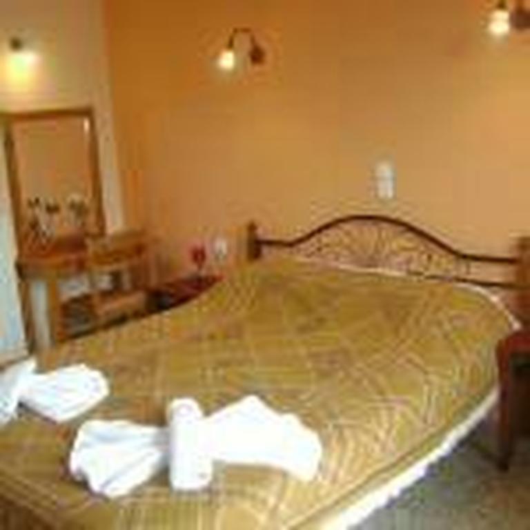 Adonis Beach Hotel Heraklion  Екстер'єр фото