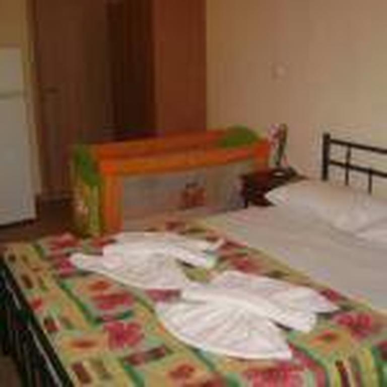 Adonis Beach Hotel Heraklion  Екстер'єр фото