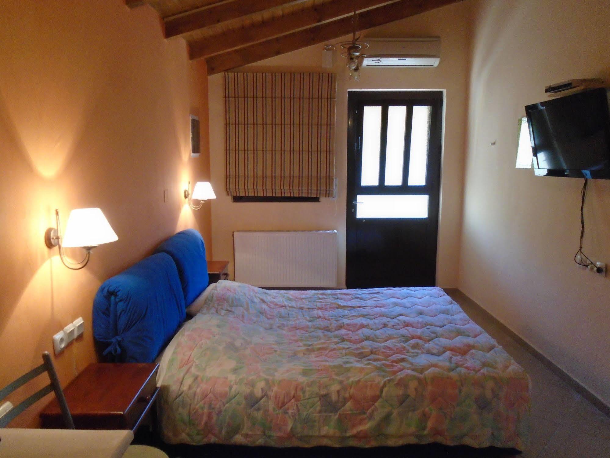 Adonis Beach Hotel Heraklion  Екстер'єр фото